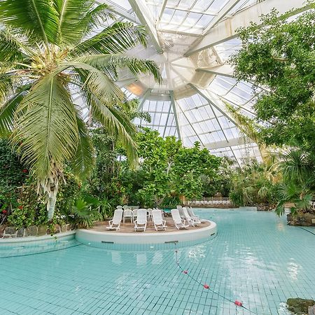Center Parcs Les Bois Francs Hotel Верней д'Авр е д'Итон Екстериор снимка