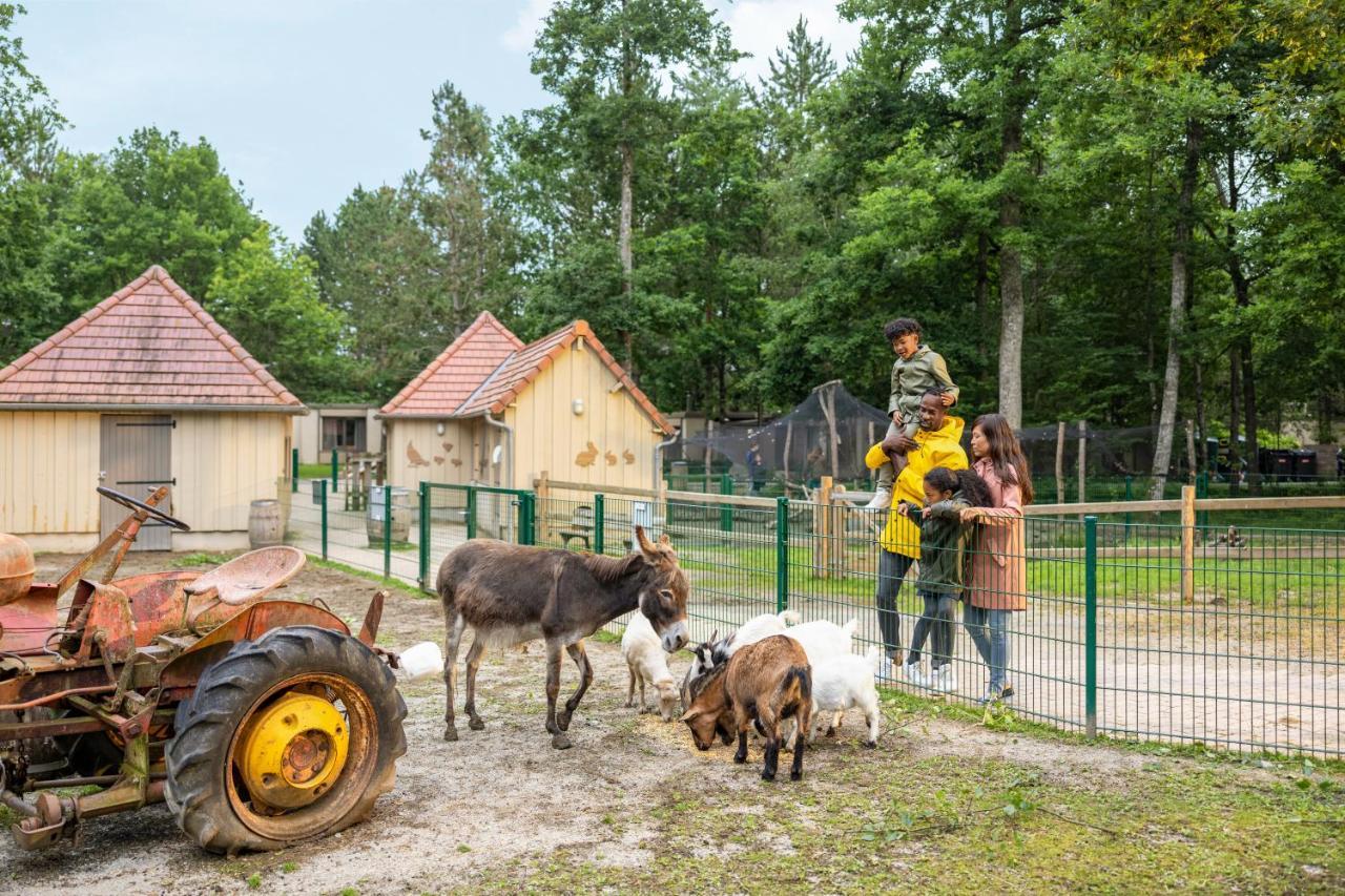 Center Parcs Les Bois Francs Hotel Верней д'Авр е д'Итон Екстериор снимка