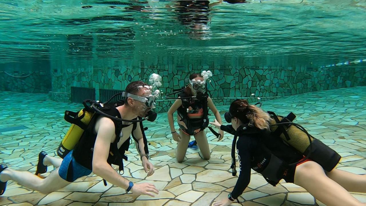Center Parcs Les Bois Francs Hotel Верней д'Авр е д'Итон Екстериор снимка