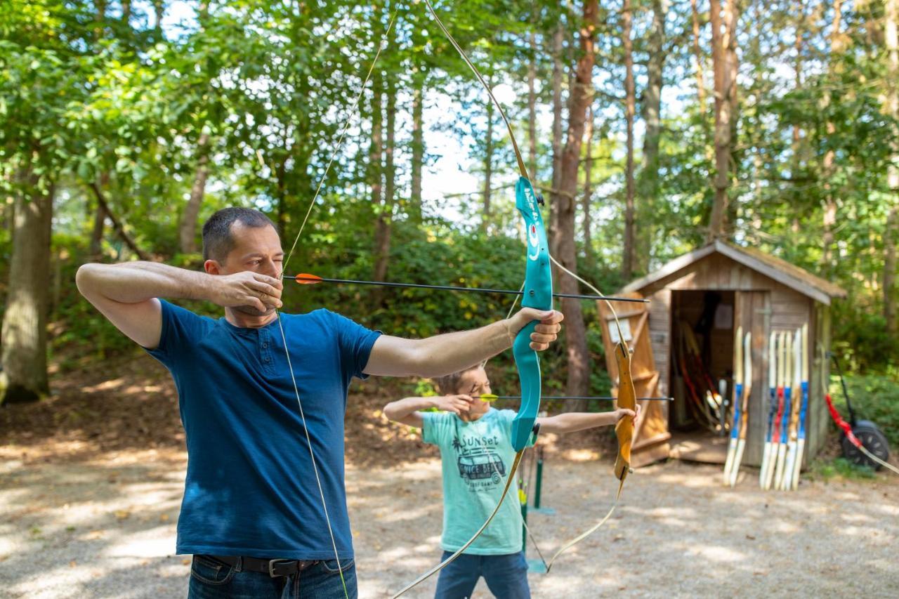 Center Parcs Les Bois Francs Hotel Верней д'Авр е д'Итон Екстериор снимка