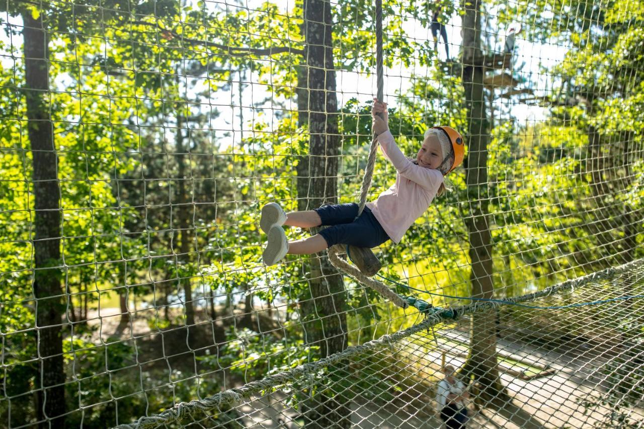 Center Parcs Les Bois Francs Hotel Верней д'Авр е д'Итон Екстериор снимка