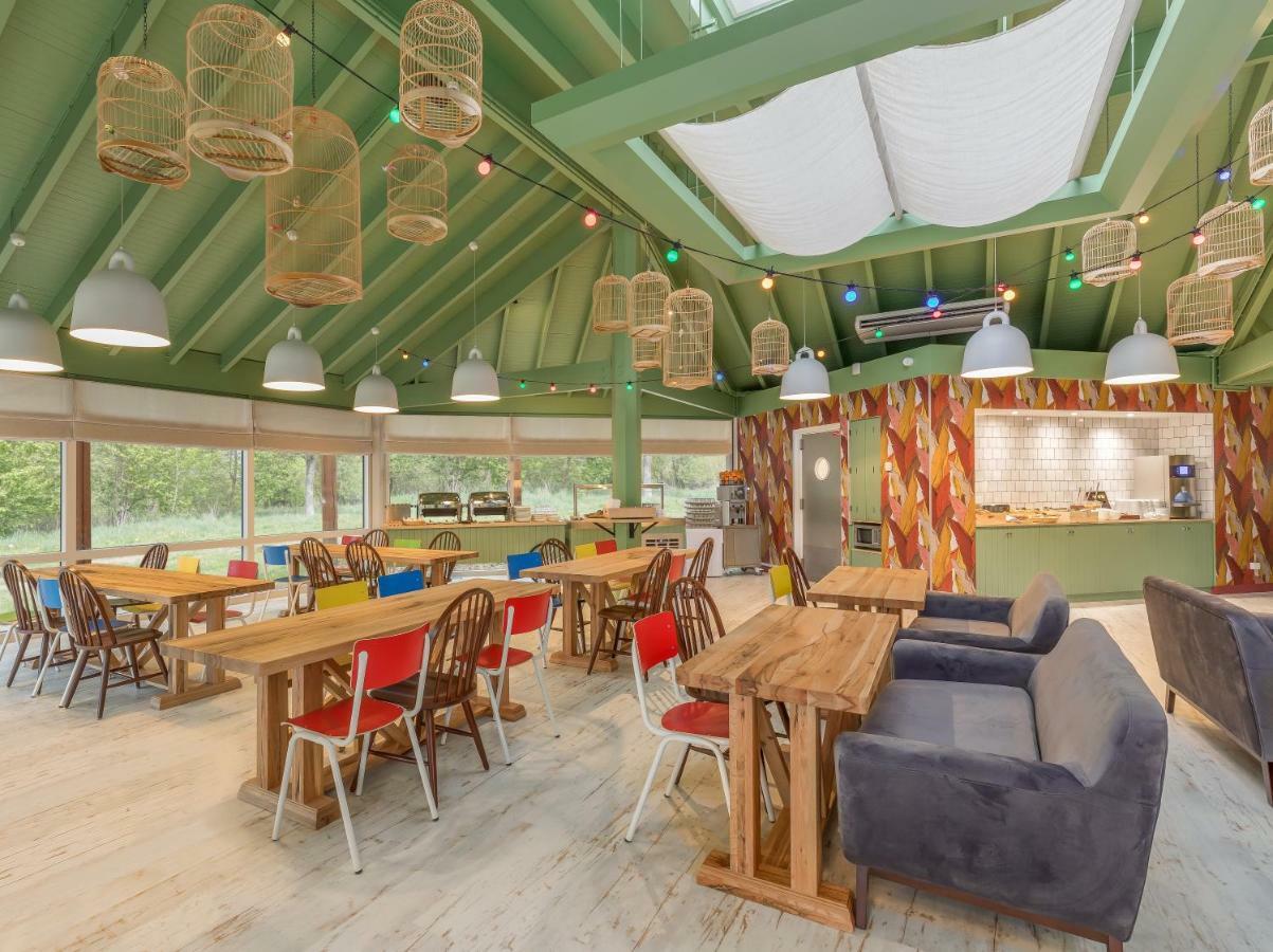 Center Parcs Les Bois Francs Hotel Верней д'Авр е д'Итон Екстериор снимка