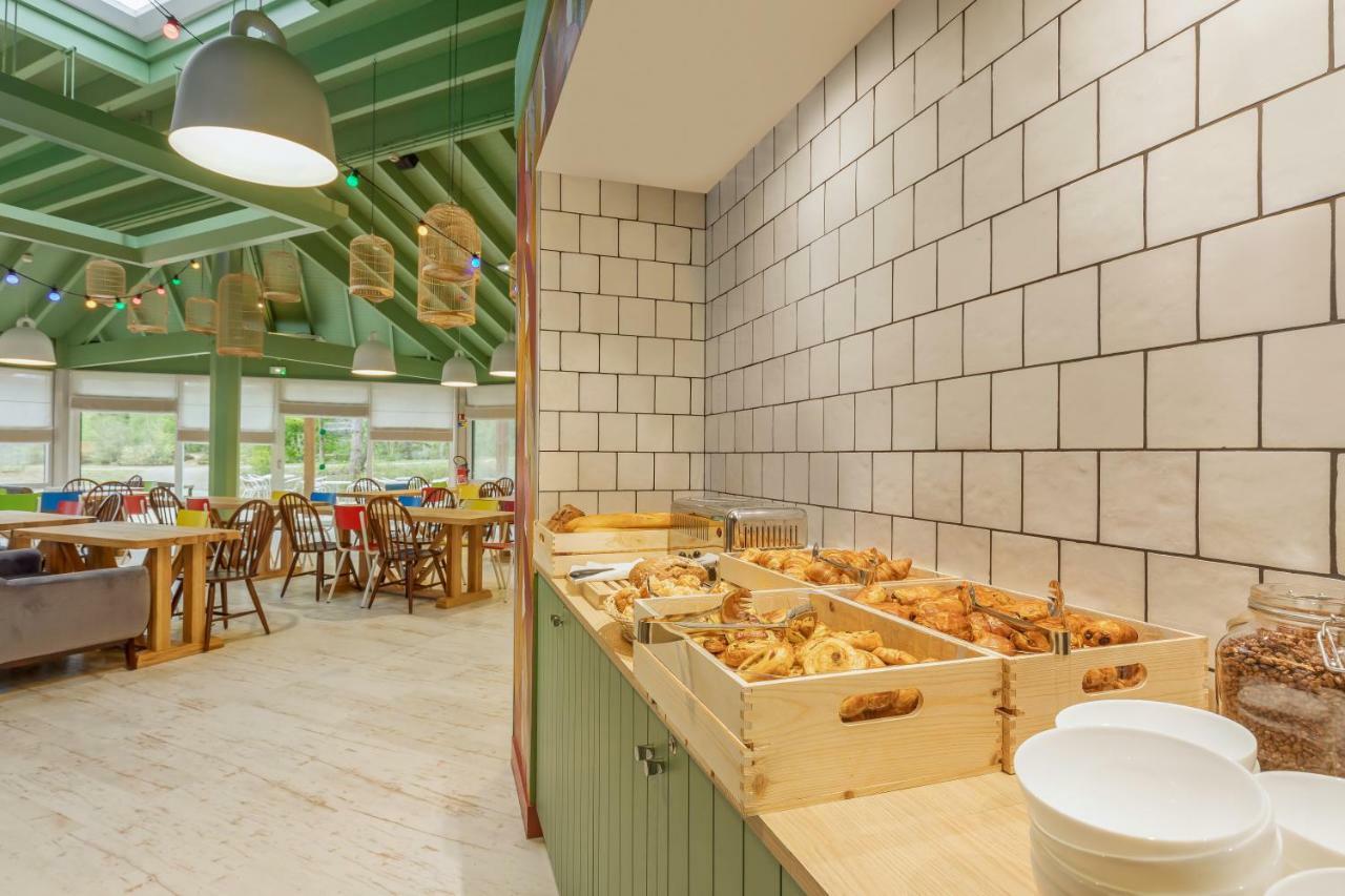 Center Parcs Les Bois Francs Hotel Верней д'Авр е д'Итон Екстериор снимка